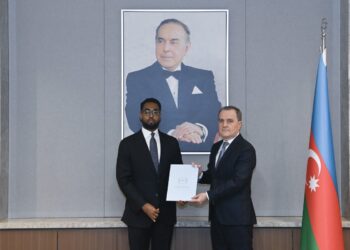 Somalinin ilk rezident səfiri etimadnaməsinin surətini XİN rəhbərinə təqdim edib