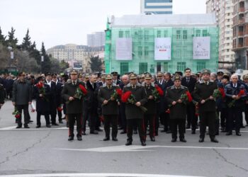 Səfərbərlik Xidmətinin rəhbərliyi Xocalı soyqırımı abidəsini ziyarət edib