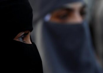İspaniya Konqresi burka qadağasını rədd etdi
