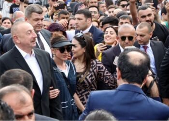 Ölkə başçısı tək deyil, Azərbaycan və 50 milyon azərbaycanlı ilə addımlayır!