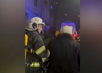 Lökbatanda yaşayış binası yanıb, sakinlər təxliyə olunub