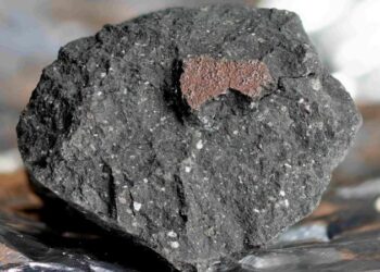 Marsdan gələn 4,5 milyard illik asteroiddə su izləri aşkar edilib
