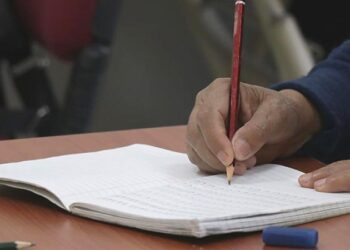 Oxumaq və yazmaq demensiya riskini təxminən 40 faiz azaldır