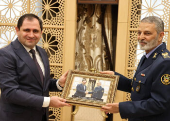 Ermənistan müdafiə naziri İranın Baş Qərargah rəisi ilə görüşdü