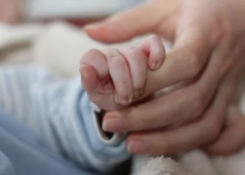 Gəncədə qadın övladını xəstəxanaya qoyaraq ondan imtina edib