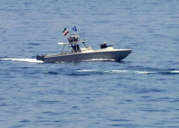 WSJ: İran gəmiləri Hörmüz boğazında ABŞ tankerini saxlamaq istəyib