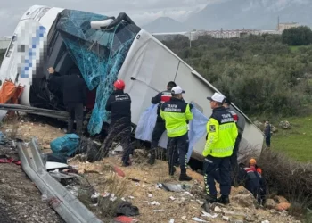 Antalyada sərnişin avtobusu dərəyə aşıb, səkkiz nəfər ölüb, 26-sı yaralanıb