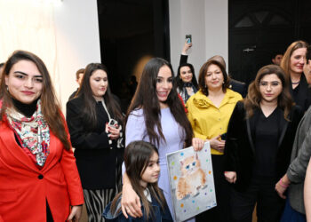 Leyla Əliyeva “Mənzərəyə açılan ev” mövzusunda qrup sərgisində iştirak etdi – FOTO