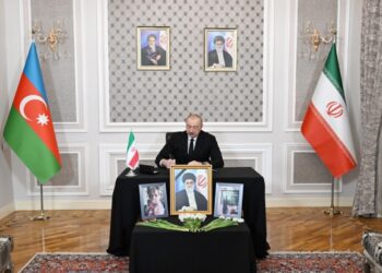 Prezident İlham Əliyev İran səfirliyində olub, başsağlığı verib