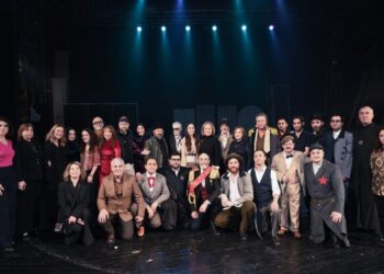 Leyla Əliyeva “Neft bumu hamıya gülümsəyir” tamaşasının nümayişində iştirak edib