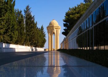Antonio Koşta Şəhidlər xiyabanını ziyarət edib