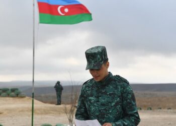 Məktəblilərin yazdığı məktublar sərhədçilərə təqdim olundu