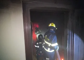 Bakıda yaşayış binasında yanğın olub, 8 nəfər təxliyə olunub