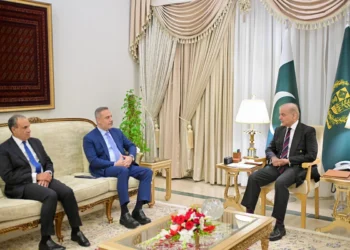 Pakistanın Baş naziri Türkiyənin XİN başçısı ilə ikitərəfli münasibətləri müzakirə edib