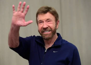 KİV: Çak Norris Havayda xəstəxanaya yerləşdirilib