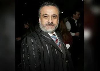 Türkiyədə tanınmış prodüser Erol Köse binadan yıxılaraq ölüb