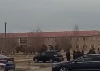 İran dərs saatlarında Naxçıvanda orta məktəb binasını hədəfə alıb