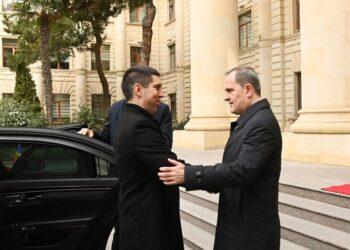 Ceyhun Bayramov Moldova xarici işlər nazirini qarşılayıb