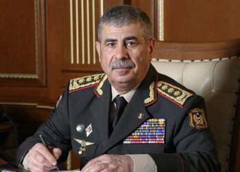Zakir Həsənov şəxsi heyəti təbrik edib