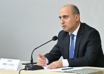 Emin Əmrullayev: İmtahan sualları çaşdırmaq yox, ölçmək üçün hazırlanmalıdır