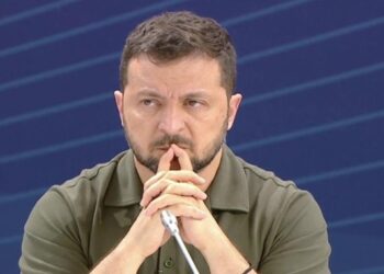 Zelenski hərbi vergini üç il uzadıb