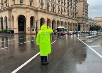 Yol polisi yağışlı hava ilə bağlı hərəkət iştirakçılarına müraciət edib