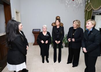 Mehriban Əliyeva Tbilisidə Mirzə Fətəli Axundzadə adına Azərbaycan Mədəniyyəti Muzeyi ilə tanış olub – FOTO
