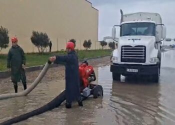 FHN: İntensiv yağışlarla əlaqədar fəsadların aradan qaldırılması və suçəkmə işləri davam etdirilir – VİDEO