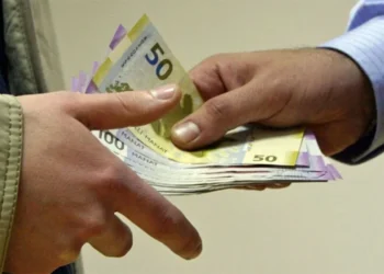 Əhalinin borc yükü artıb