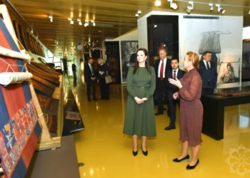 Litvanın Baş naziri Milli Xalça Muzeyini ziyarət edib