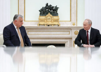 Macarıstan Orbanı Qərbdə “Putinin agenti” adlandırır