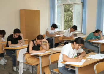 Bu gün 55 mindən çox şagird buraxılış imtahanı verəcək