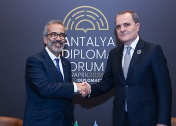 Ceyhun Bayramov portuqaliyalı həmkarı ilə görüşdü