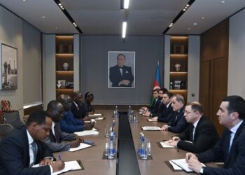 Ceyhun Bayramov Uqandanın dövlət nazirini qəbul etdi – FOTO