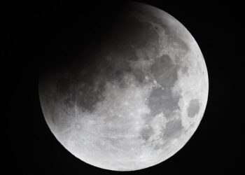 Çin Ayda iki yeni mineralı kəşf edib