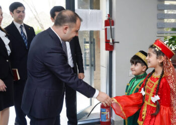 Nazir müavini Lənkəranda şagirdlərin rəqəmsal bacarıqları ilə tanış oldu – FOTO