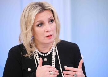 Zaxarova Zelenskini cahil adlandırıb