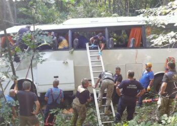 Ankarada avtobus piyada keçidinə çırpıldı: ölənlər var