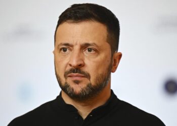 Zelenski Belarusla sərhəddə qoşunların gücləndirilməsi barədə əmr verib