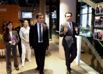Özbəkistan nümayəndə heyəti DOST Agentliyinin fəaliyyəti ilə tanış oldu