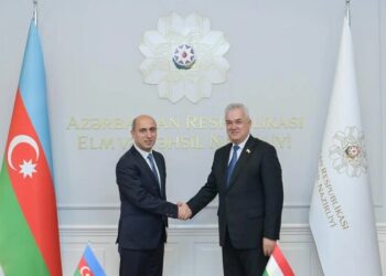 Emin Əmrullayev tacikistanlı həmkarı ilə görüşdü