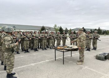 Hərbi vəzifəlilərlə keçirilən təlim toplanışı başa çatıb