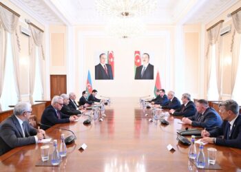 Əli Əsədov Belarus Milli Assambleyası Nümayəndələr Palatasının sədri ilə görüşdü