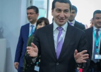 Hikmət Hacıyev jurnalistlərə təşəkkür etdi – FOTO