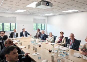 Emin Əmrullayev Böyük Britaniyanın Vorvik Universitetində olub
