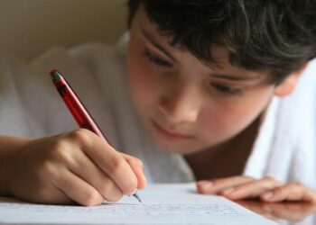 Alimlər izah edir: İnsanların əksəriyyəti niyə sağ əlindən istifadə edir?