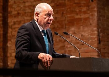 Macarıstan prezidenti istefa verməkdən imtina edib