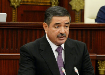 General Milli Məclisdə hesabat verir