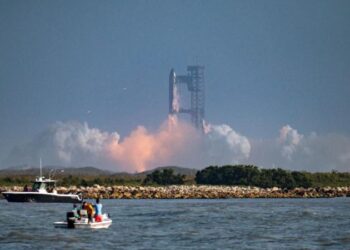 SpaceX-ə qarşı kollektiv iddia: Evlərimizə ziyan dəydi