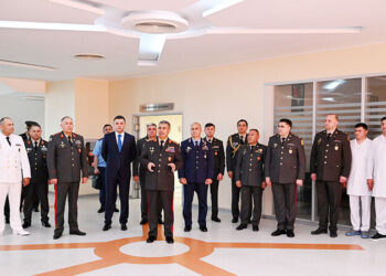 Müdafiə Nazirliyinin rəhbər heyəti Baş Klinik Hospitalı ziyarət etdi – FOTO/VİDEO